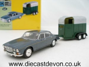 Main image for the model Corgi Vanguards VA08602 Jaguar XJ6 with Horse Box