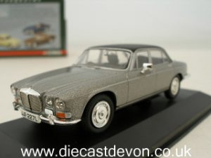 Main image for the model Corgi Vanguards VA08802 Daimler Sovereign Series 1 Light Silver