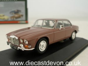 Main image for the model Corgi Vanguards VA08803 Daimler Sovereign Heather