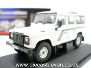 Main image for the model Corgi Vanguards VA09709 Land Rover Defender Chawton White/County